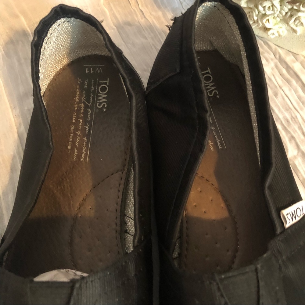 TOMS classic womans SZ 11W black with white butterfly slip ons canvas shoes - Picture 2 of 12